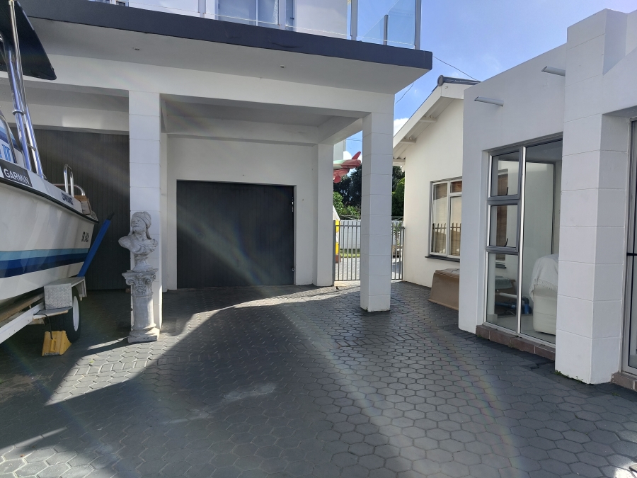To Let 3 Bedroom Property for Rent in Stilbaai Wes Western Cape